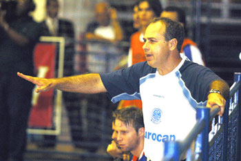 Rom�o, coach of  AABB / Ourocap / Umbro