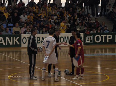 Team captains Martin Dlouhy and Robert Lupu before the second match (Photo courtesy: Cristi Vornicu)