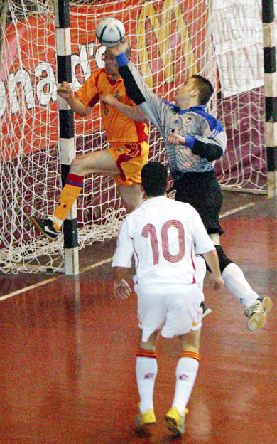 What a save by Laszlo Klein! (Photo courtesy: LNFS)