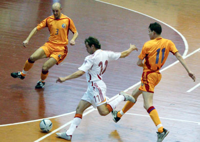 Marcelo between Lorand Szocs and Robert Matei (Photo courtesy: LNFS)