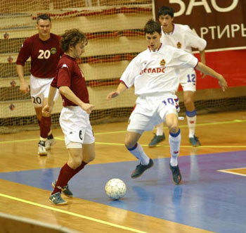 Roman Mares (Dina Moscow) vs Serguei Sergueev (CSKA) (Photo courtesy: CSKA Moscow)