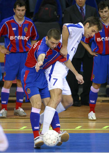 Ukrainian Natioanl team player Artem Kovalev (CSKA) vs Belarus National Team representative Alexander Chernik (Geolog)