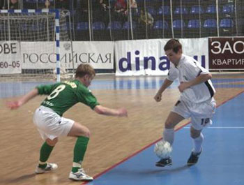 Agapov (Viz Sinara) vs Golodyaev (Dina Moscow) (Photo courtesy: Superleague)