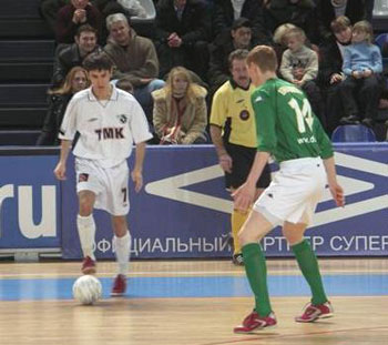 Damir Khamadiyev (Viz Sinara) vs Vladyushchenkov (Photo courtesy: Superleague)