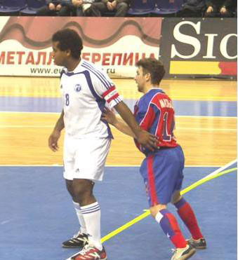 Serjao (TTG Java) vs Chugunov (CSKA Moscow) (Photo courtesy: CSKA Moscow)