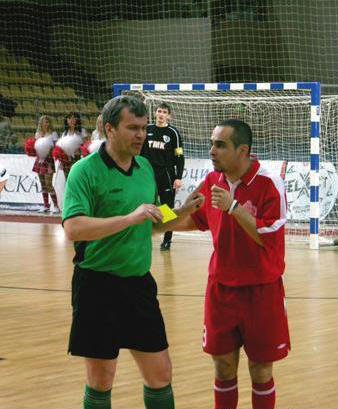 Yellow card for Kak� (Photo courtesy: Superleague)