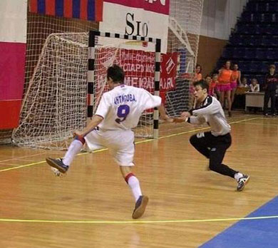 A. Antipov missing a great opportunity to score against Spartak's keeper Klimovsky (Photo courtesy: CSKA)