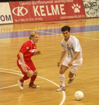 The Slovenian star Simeunovic in action vs Gennady Ionov (Photo courtesy: Superleague)