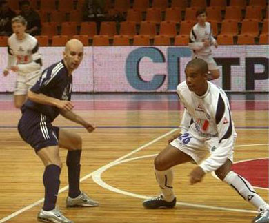 Brazilian duel: Passarinho vs Cirilo (Photo courtesy: Superleague)