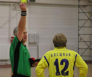 Yellow card for Aleshkov! (Photo courtesy: Superleague)