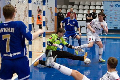 The nasty boys Fukin and Shayakhmetov in the Viz Sinara defense composed of Zuev and Shabanov (Photo courtesy: Konstantin Molchanov)