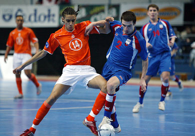 Idlaasri (Netherlands) vs Shayakhmetov (Russia) (Photo courtesy: Joe Pepler - UEFA.com)