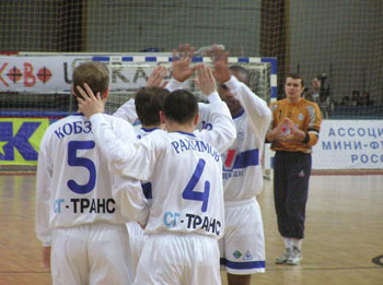 Dinamo Moscow celebrating a goal (Photo courtesy: Spartak Shelkovo)