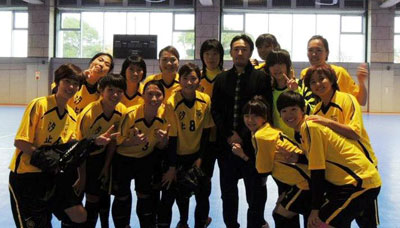 Nagoya Oceans and Japan star Kenichiro Kogure watched the Taipei-SCSC vs Japan friendly and then took a picture with the taiwanese players! (Photo courtesy: Taipei-SCSC)