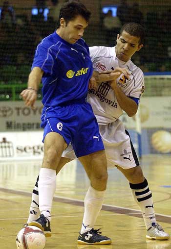 Oscar Jimenez vs Andr� (Photo courtesy: Enrique Serrano - LNFS)