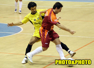 Junior vs Carlos Sanchez (Photo courtesy: Maurizio Di Giovancarlo - PHOTO&PHOTO)