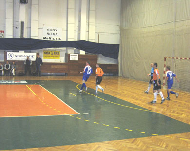 Another scene from the match: Slov Matic Fofo Bratislava - SK Program Dubnica 4-1 (Photo courtesy: Futsal Slovakia)