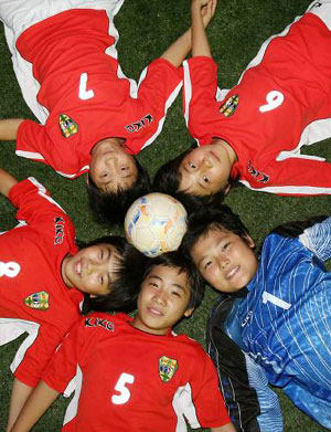 Koreans children enjoy futsal 
