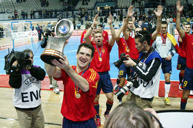 Fran Serrejon can finally smile: the title went to Spain! (Photo courtesy: Joe Pepler - UEFA.com)