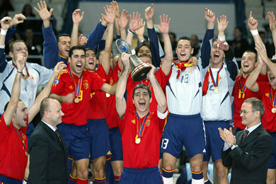 Campeones campeones... Congratulations to Julio for his last match with the Spanish National Team!! What a career! (Photo courtesy: Joe Pepler - UEFA.com)