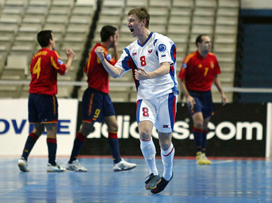 Dushkevitch, a great goal for the Russian hope (Photo courtesy: Joe Pepler - UEFA.com)