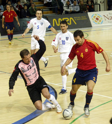 Will Predrag Brzakovic manage to stop Torras? (Photo courtesy: LNFS)