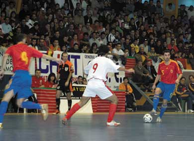 Saul vs Shamsaee (Photo courtesy: David Rodriguez - RFEF)