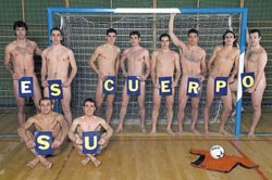 From left to right ten Boadilla-Las Rozas players: Werner, Herrero, Ortiz, Mimi, Fer, Dani, Retamar and Agust�n. First row Leo and Robert ...