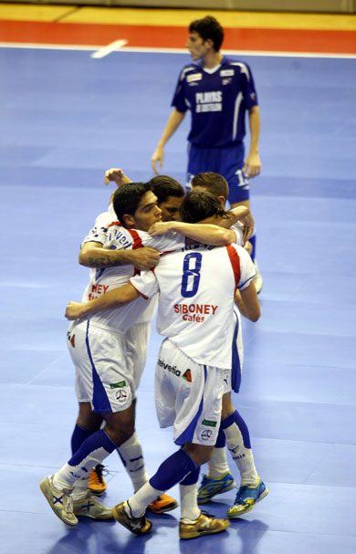 Manu, Chilavert, Betao and Alemao celebrating a goal for Lobelle (Photo courtesy: AP Spain - LNFS)