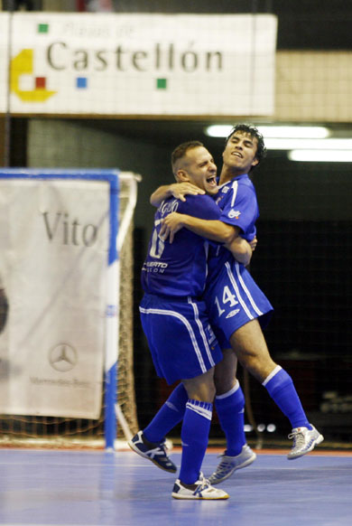 Dani Salgado and Pablo, goal for Playas! (Photo courtesy: AP Spain - LNFS)