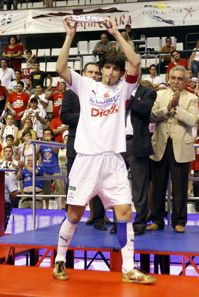 Manu and his team mates of Lobelle played a great Supercopa! (Photo courtesy: AP Spain - LNFS)