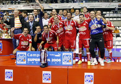 ElPozo on the podium... (Photo courtesy: AP Spain - LNFS)