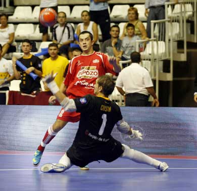 Mauricio scored the first goal of the match (Photo courtesy: AP Spain - LNFS)