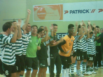 Sporting celebrating the Supercup title (Photo courtesy: www.futsal.com.pt)