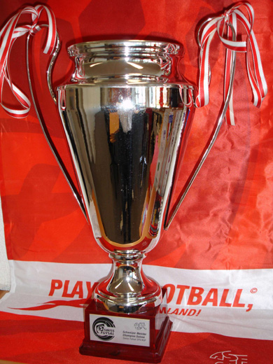 They were fighting for this cup! (Photo courtesy: Swiss FA)