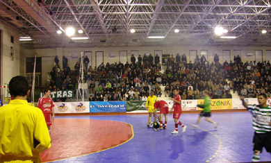 Foul! Man on the pitch for Sporting... (Photo courtesy: Sporting CP Official Web Site)