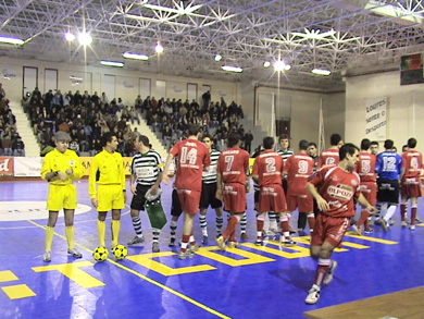 Fair play greetings before the match... (Photo courtesy: Sporting CP Official Web Site)