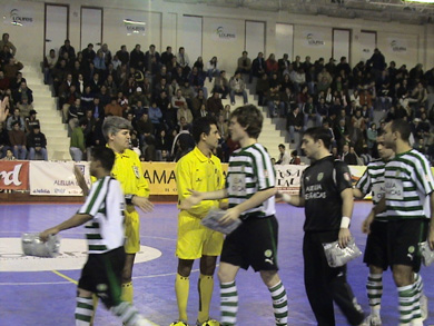 Deo, Adolfo, Cristiano and Davi with the refereeing couple composed of Gustavo Sousa and Luis Marques (Photo courtesy: Sporting CP Official Web Site)