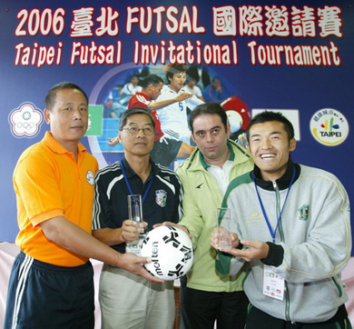 Team leaders during the tournament presentation: from the left, representatives of Taipei Select, Chinese Taipei, Macau and Asahikawa (Photo courtesy: Chinese Taipei FA)