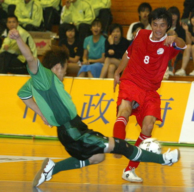 Taipei Select's captain shot is blocked by Asahikawa defence (Photo courtesy: Chinese Taipei FA)