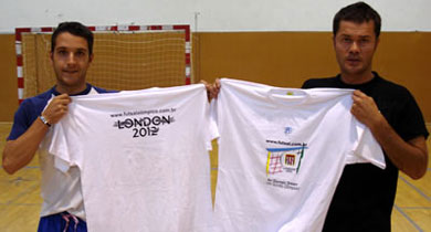 Talin and Blazquez ((FC Andorra) showing the campaign shirt (Photo courtesy: FPFS)