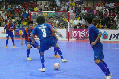 Krisada (Chonburi) ready to face the Port Authority of Thailand defense (Photo courtesy: Thai Futsal League)