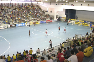 A lot of people attending Liga Futsal Matches! (Photo courtesy: Photo&Grafia Comunica��o)