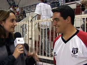 Tuca answering to Carol Chichetti (Photo courtesy: www.futsal.com.br)