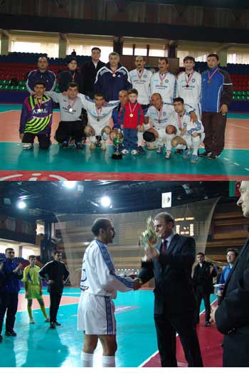 Turan Air, Cup Winner 2003/2004 - The captain Agatahir Azimov receives the Azeri Cup ... 