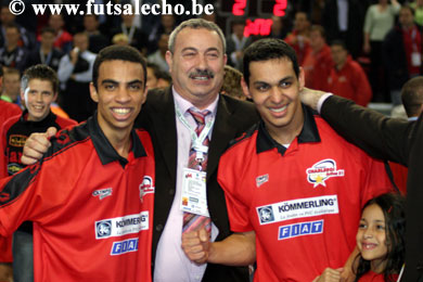 Robinho and Andr�, happiness! (Photo courtesy: Cedric Bouillon - Futsal Echo)