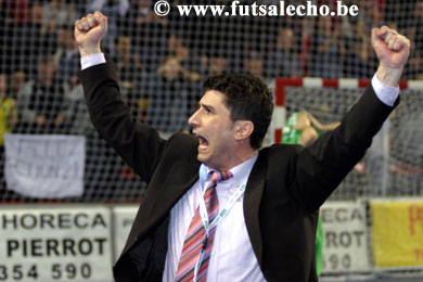 Sports Manager and Action 21 former player Atabey Aktepe celebrating the qualification (Photo courtesy: Cedric Bouillon - Futsal Echo)