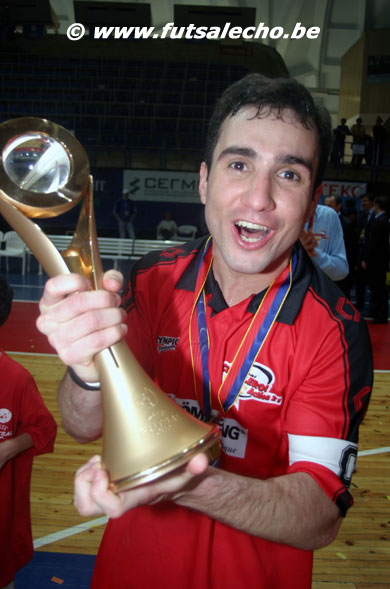 Alex Almeida in good company... (Photo courtesy: Cedric Bouillon - Futsal Echo)