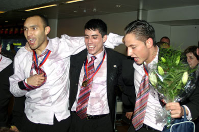 Davi, Kelson and Deswijsen: dancing victory! (Photo courtesy: Cedric Bouillon - Futsal Echo)