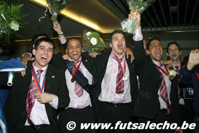 Kelson, Henrique, Cragnaz and Lucio: here is the party! (Photo courtesy: Cedric Bouillon - Futsal Echo)